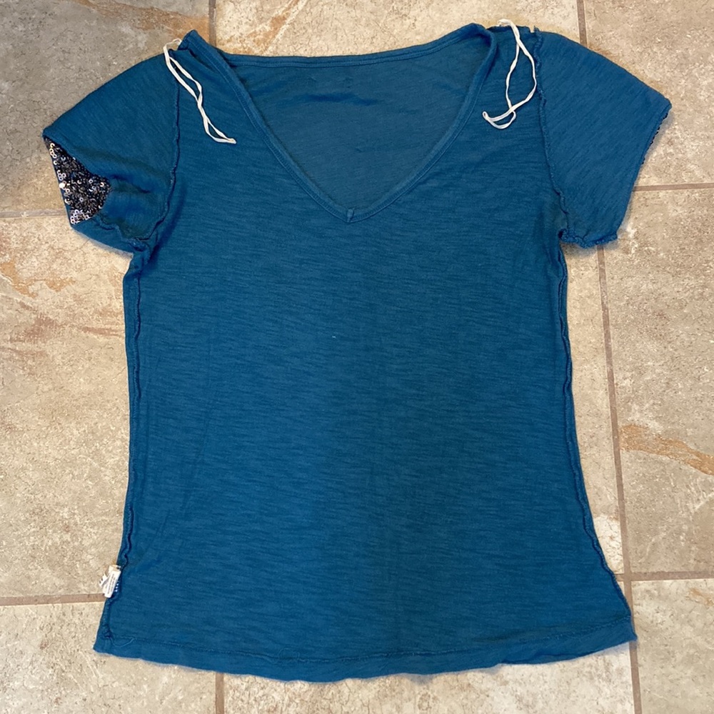 Aerie short sleeve v-neck aqua blue t-shirt sequins on arms SZ medium - Picture 10 of 11